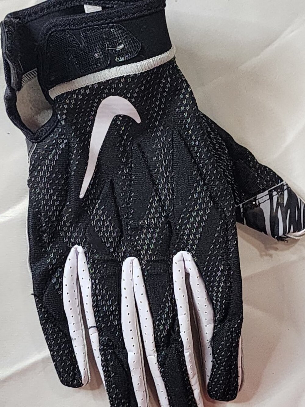 Nike Superbad NFL Officially Licensed Game Issued Receiver Football Gloves 2XL - Picture 6 of 16